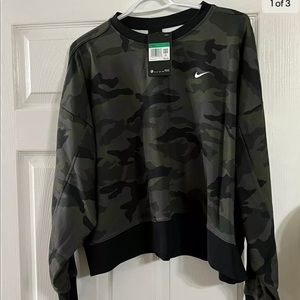 Nike ladies camoflauge crew neck cropped sweatshirt size XL New with tags